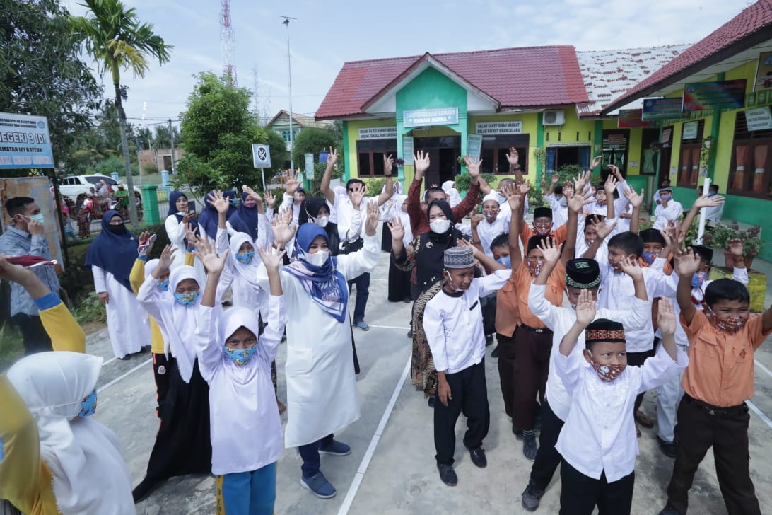 Puluhan Ribu Siswa Aceh Timur Pakai Masker Serentak