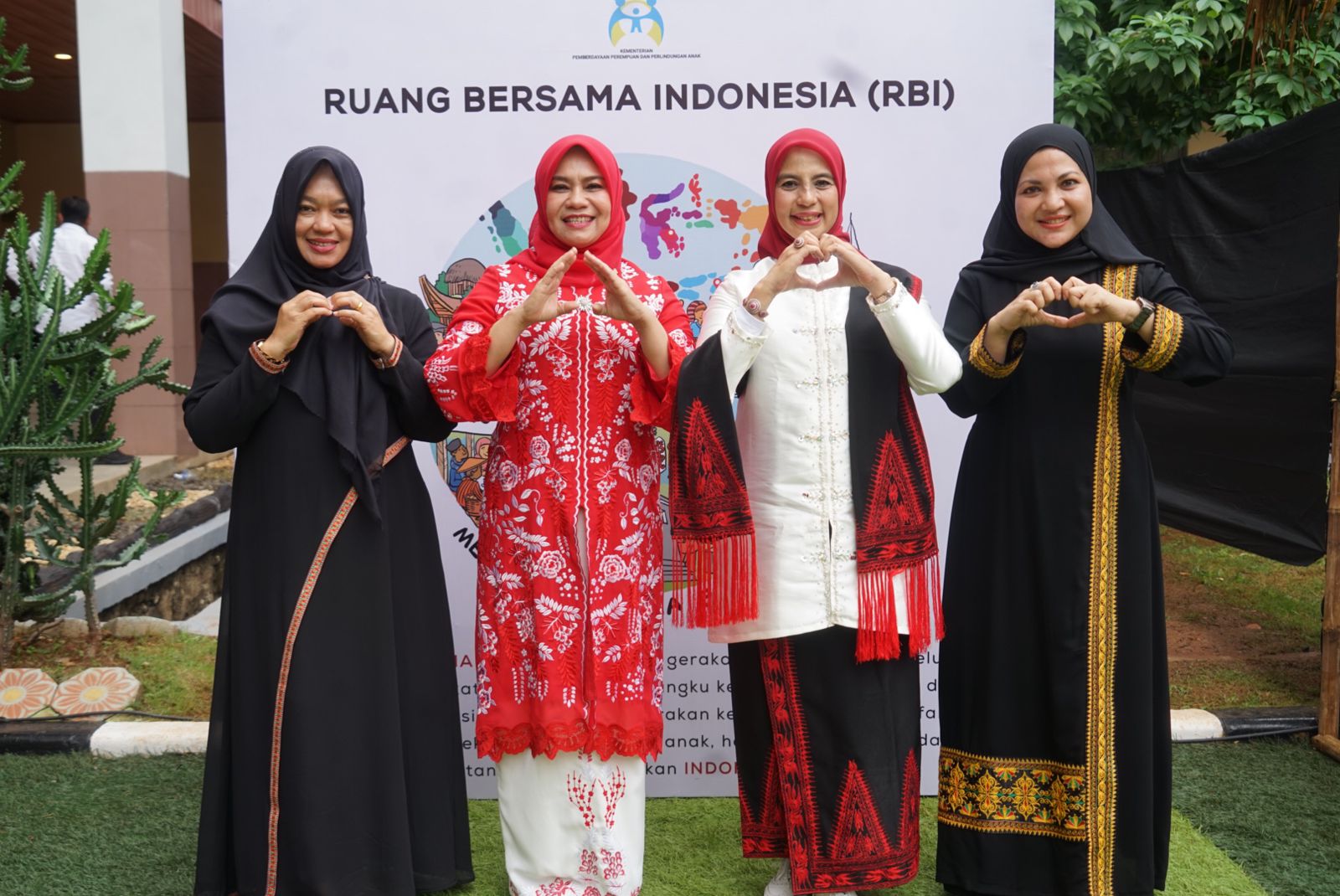 Perempuan Berdaya untuk Indonesia Emas 2045: Pj Ketua TP PKK Aceh Hadiri Peringatan Hari Ibu di Tangerang