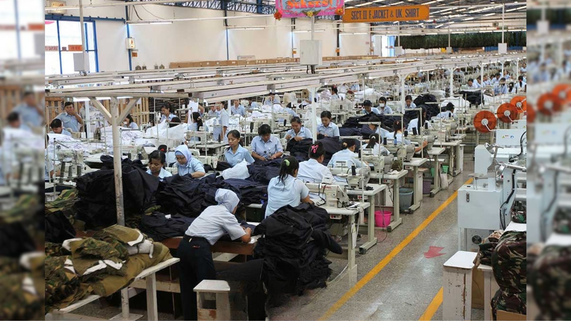 Aktivitas karyawan dan karyawati di pabrik baju miliki PT Sri Rezeki Isman (Sritex), Sukoharjo, Jawa Tengah, Senin (3/3/2025). (Foto: Bisnis/Yayus Yuswoprihanto).