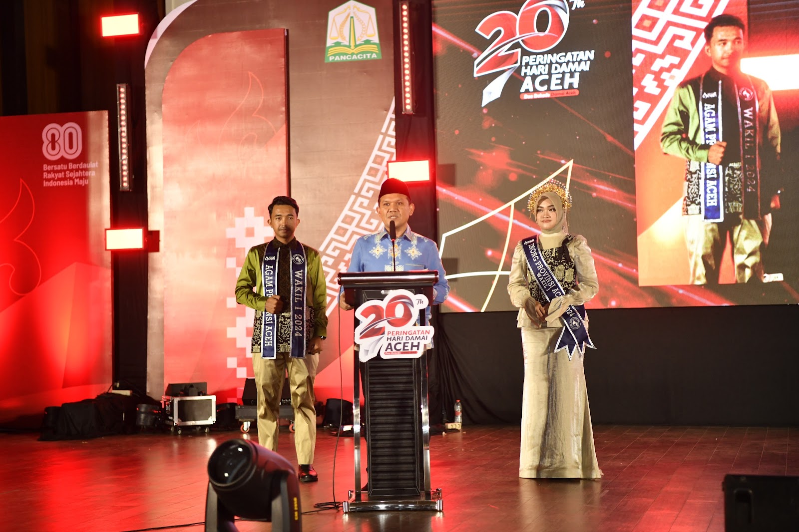 Wagub Aceh Serahkan Penghargaan untuk Wartawan Peliput Perdamaian GAM-RI