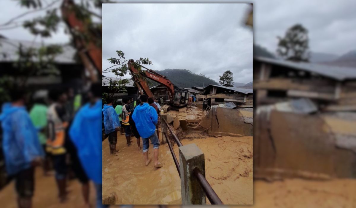 Satu unit alat berat tampak berjibaku menyingkirkan material longsor bercampur lumpur pekat yang mengepung permukiman warga di Kabupaten Aceh Tengah. (Foto: Dok. Diskominfo Aceh Tengah).