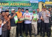 Gubernur Aceh Mualem dan Dirut BAS Salurkan Bantuan ke Subulussalam