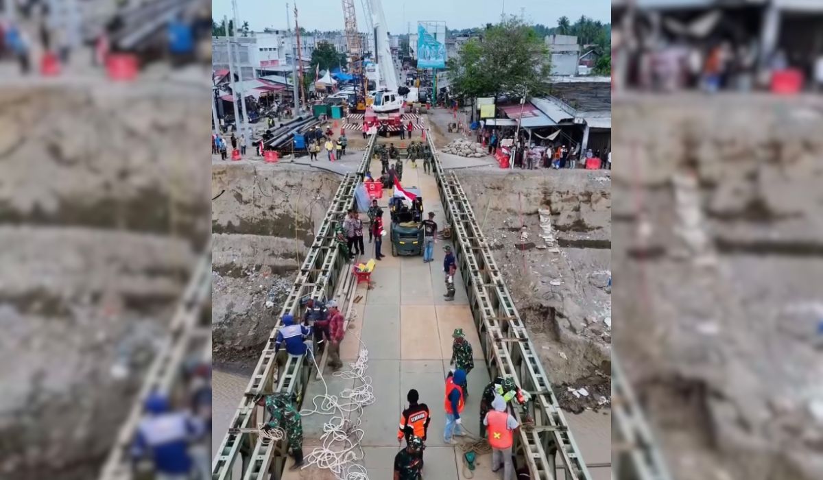 Jembatan Bailey Krueng Tingkeum, Kecamatan Kuta Blang, Bireuen, Jumat (26/12/2025). Jembatan itu pada Sabtu (27/12/2025), sudah mulai difungsikan pascabanjir bandang. (Foto: Dok. Pemerintah Aceh).