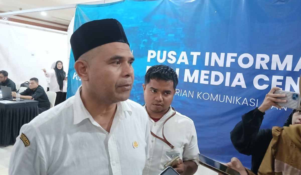 Juru Bicara Posko Tanggap Darurat Bencana Hidrometeorologi Aceh, Murthalamuddin, saat menyampaikan urgensi percepatan izin bantuan internasional guna menembus isolasi wilayah terdampak bencana kepada awak media di Banda Aceh, Rabu (3/12/2025). (Foto: Dok. Posko Tanggap Darurat Bencana Hidrometeorologi Aceh).