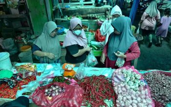 Aktivitas jual beli di Pasar Kuala Simpang, Aceh Tamiang, pada Jumat (2/1/2026). (Foto: Dok. BNPB/Desna Dwinda Jatnika).