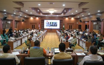 Rapat koordinasi penyusunan Rencana Rehabilitasi dan Rekonstruksi Pascabencana (R3P) di Kantor Gubernur Aceh, Banda Aceh, Jumat (2/1/2026), yang membahas target penyerahan dokumen R3P ke BNPB pada Januari 2026. (Foto: Dok. Pemerintah Aceh/KoranAceh.Net).