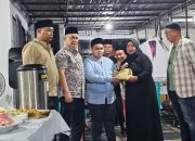 PWI Pusat Serahkan Uang Duka untuk Keluarga Zulmansyah Sekedang di Pekanbaru