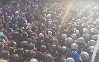 Demo Kaltim Ricuh, Orator Redam Massa di Kantor Gubernur Samarinda