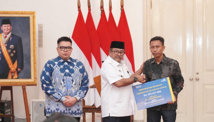 TASPEN Serahkan Santunan Rp283 Juta kepada Keluarga Korban Kecelakaan Kereta Bekasi