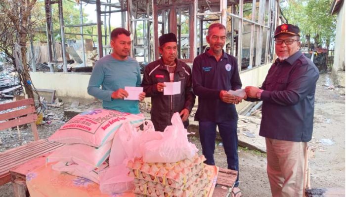 Anggota DPRK Banda Aceh Salurkan Bantuan untuk Korban Kebakaran di Alue Naga