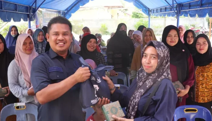 Reses di Meuraxa dan Kuta Raja, Daniel A Wahab Serap Aspirasi dan Bagikan Sembako