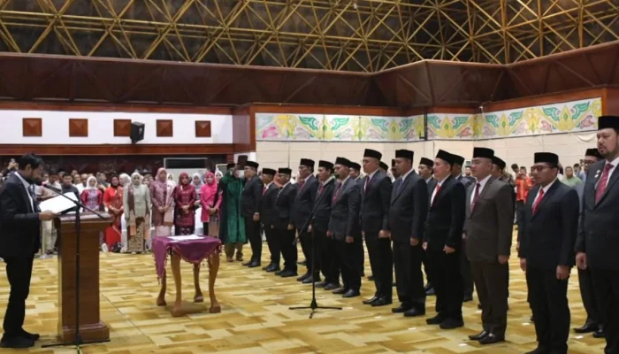 Mualem Lantik Reza Ferdian Jadi Kadis Koperasi dan UKM Aceh, Fokus Perkuat Ekonomi Rakyat