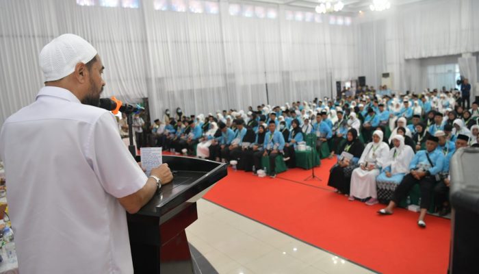 Kloter Pertama CJH Aceh Diberangkatkan, Mualem Ingatkan Jaga Hati dan Kesehatan