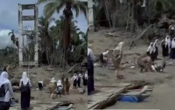 Viral Siswa SMP di Aceh Tengah Seberangi Sungai Deras, Guru Turun Tangan Bantu Murid ke Sekolah