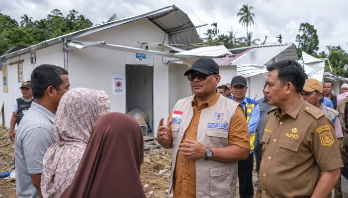 Safrizal Tinjau Huntara Rusak Akibat Angin Kencang di Aceh Utara, Perbaikan Ditargetkan Tuntas 7 Hari