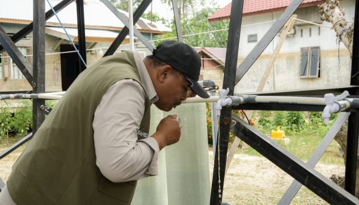 Safrizal ZA meninjau sumur bor dan layanan kesehatan bagi warga penyintas banjir di Aceh Tamiang. Menurutnya, ilmu pengetahuan menemukan maknanya ketika mampu memberikan manfaat nyata bagi kemanusiaan dan pemulihan masyarakat.