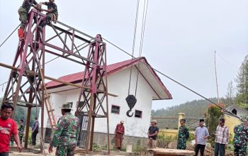 TNI Bangun Jembatan Gantung di Dabun Gelang