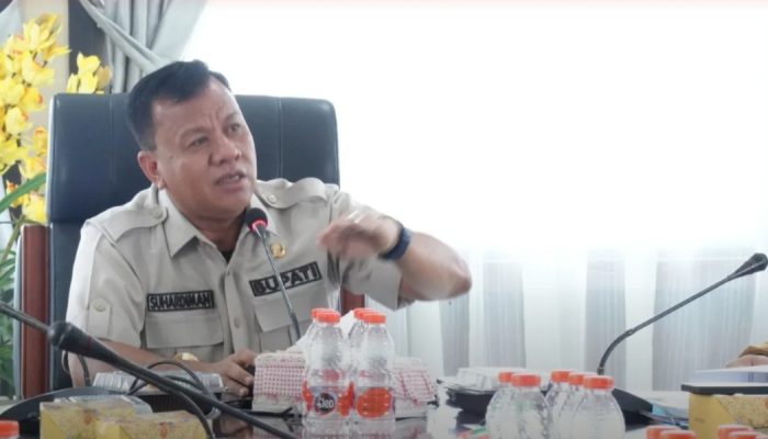 KPK Tetapkan Bupati Kuansing Suhardiman Amby Tersangka Suap Jabatan Sekda, Diduga Terima Land Cruiser Rp2 Miliar