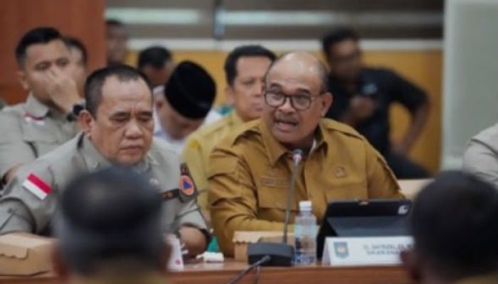 Kepala Posko Wilayah Satgas PRR Aceh, Safrizal ZA, meninjau pelaksanaan program rehabilitasi pascabencana di Aceh Tamiang. Satgas PRR memperkuat pengawasan penyaluran bantuan senilai Rp917,7 miliar guna memastikan bantuan diterima masyarakat secara utuh, tepat sasaran, dan transparan.