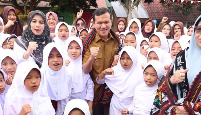 Fadhlullah Lepas Empat Pelajar Aceh Penerima Beasiswa ke China