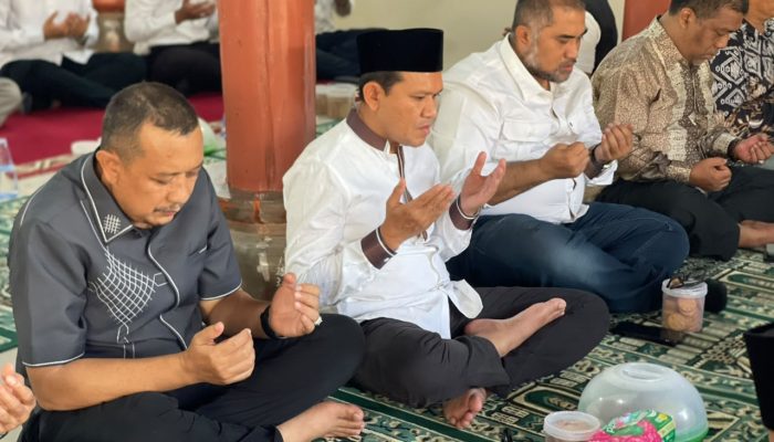 Wagub Aceh Dek Fadh Takziah ke Rumah Duka Ibunda Pemred Serambi Indonesia di Pidie