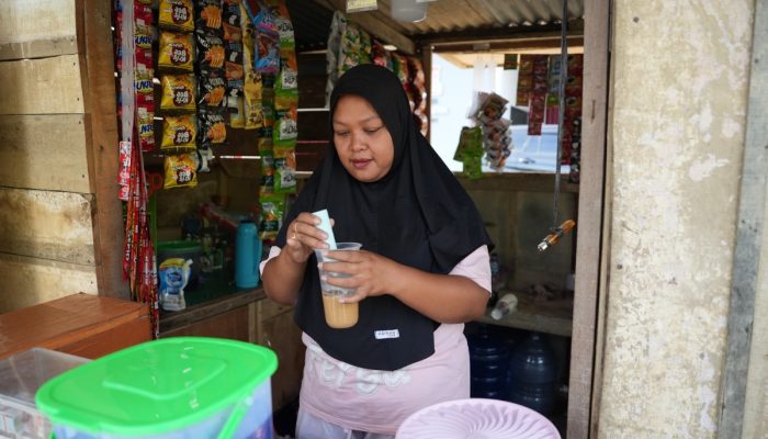 Bangkit dari Puing Bencana, Usaha Mikro Mayasari Tuai Pujian Ketua Satgas PRR