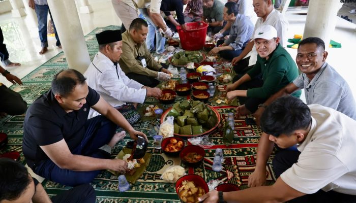 Wagub Aceh Fadlullah Hadiri Kenduri Maulid di Gampong Kaye Jatoe Pidie