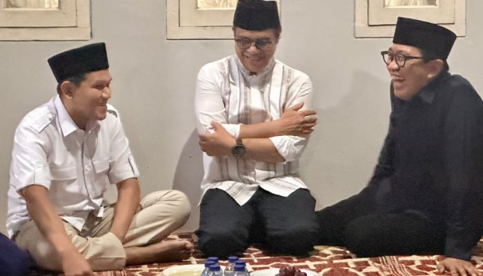 Dek Fadh Bertakziah ke Rumah Duka Sjamsul Kahar, Tokoh Pers dan Pendiri Serambi Indonesia