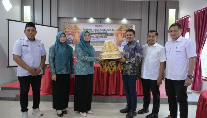 Jaga Adat dan Meringankan Beban Warga Gampong, Daniel A Wahab Bantu Perangkat Pelaminan untuk Alue Deah Teungoh