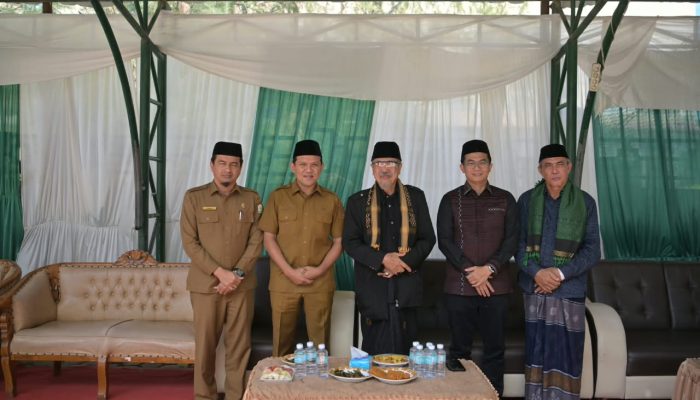 Dek Fadh Hadiri Maulid Nabi di Dayah Terpadu Inshafuddin Banda Aceh