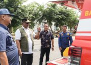 Safrizal Serahkan Mobil Damkar dan Pompa Portable untuk Aceh Tamiang