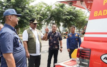 Safrizal Serahkan Mobil Damkar dan Pompa Portable untuk Aceh Tamiang