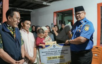 MNdagri Tito beri santunan untuk Keluarga Petugas Damkar Pangkep
